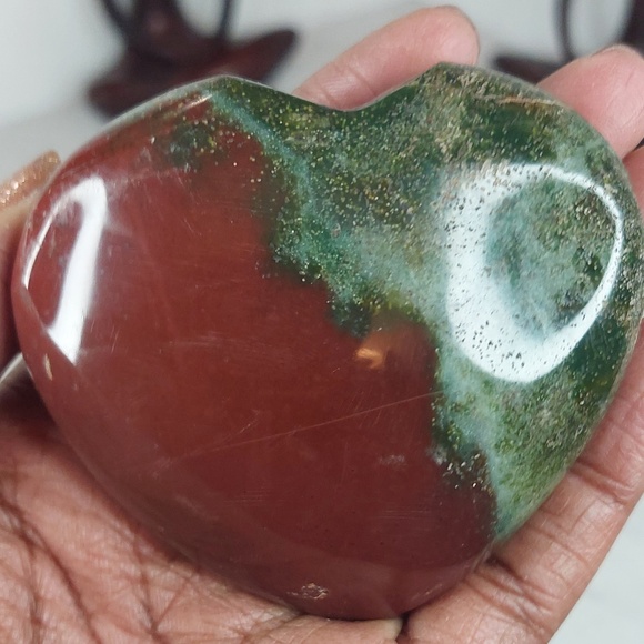 Bloodstone Heart | Energizing & Grounding | Courage, Vitality & Protection - Picture 3 of 5